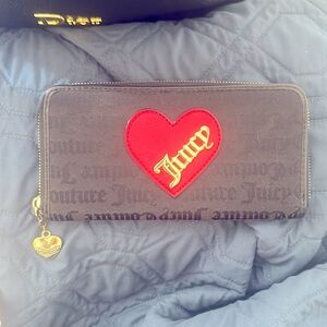 Used juicy couture, long wallet as is condition